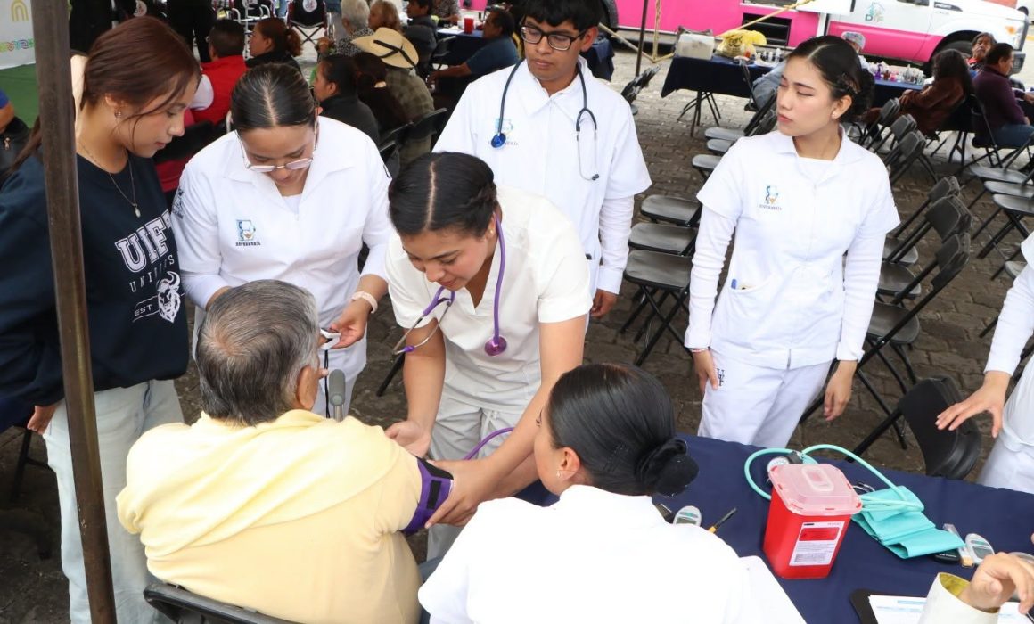 Acerca DIF Metepec más servicios médicos a las familias del municipio