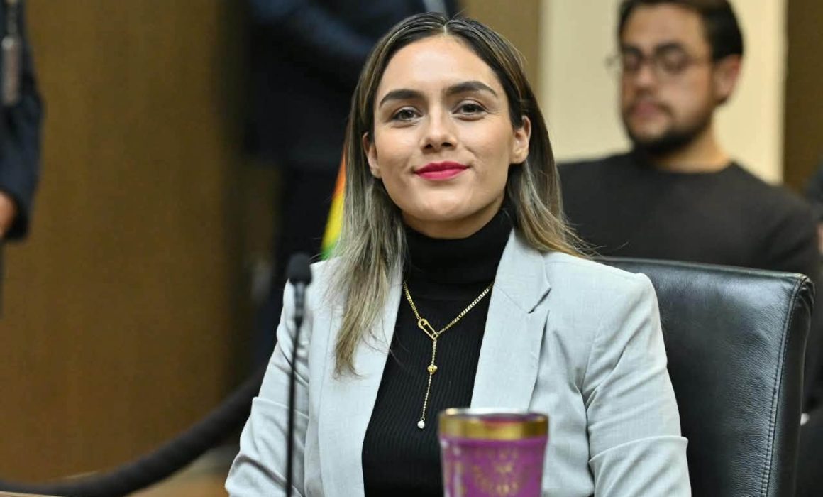 Alista Zaira Cedillo su registro para competir por un cargo con Morena