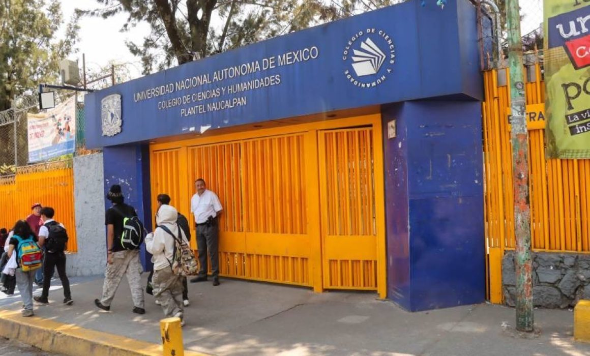 Amenazan padres con cerrar el CCH Naucalpan si no renuncia la directora
