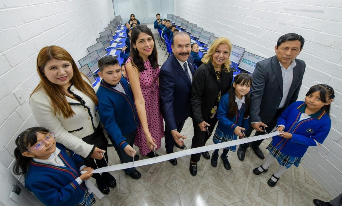 Beneficia Atizapán a mil 66 estudiantes con nuevas aulas digitales