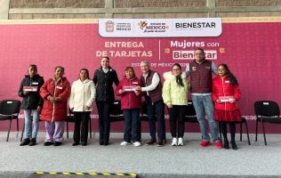 Benefician economía de mujeres de Amecameca con entrega de tarjetas