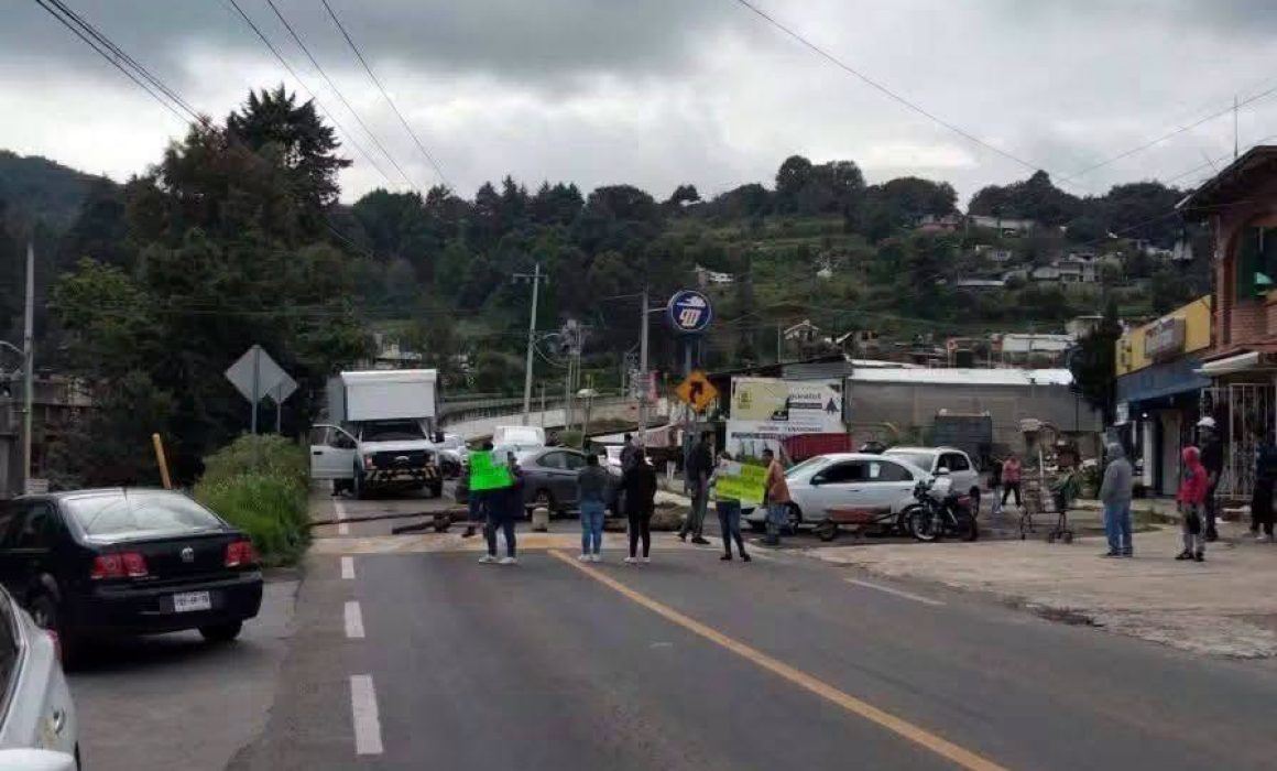 Bloquean familiares de adolescente desaparecido la Tenango-Tenancingo