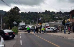 Bloquean familiares de adolescente desaparecido la Tenango-Tenancingo