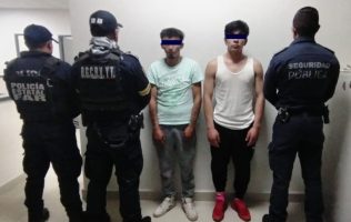Capturan a dos sujetos por narcomenudeo y robo de motos en Huixquilucan