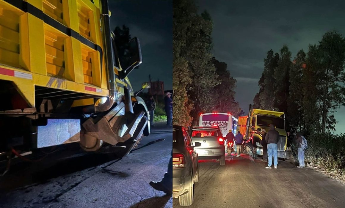 Chocan camión de carga y transporte público en Chalco-Tláhuac
