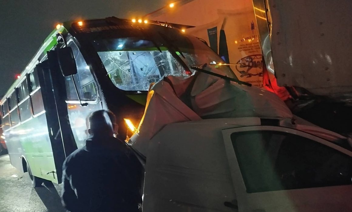 Cierran Circuito Exterior Mexiquense por choque múltiple