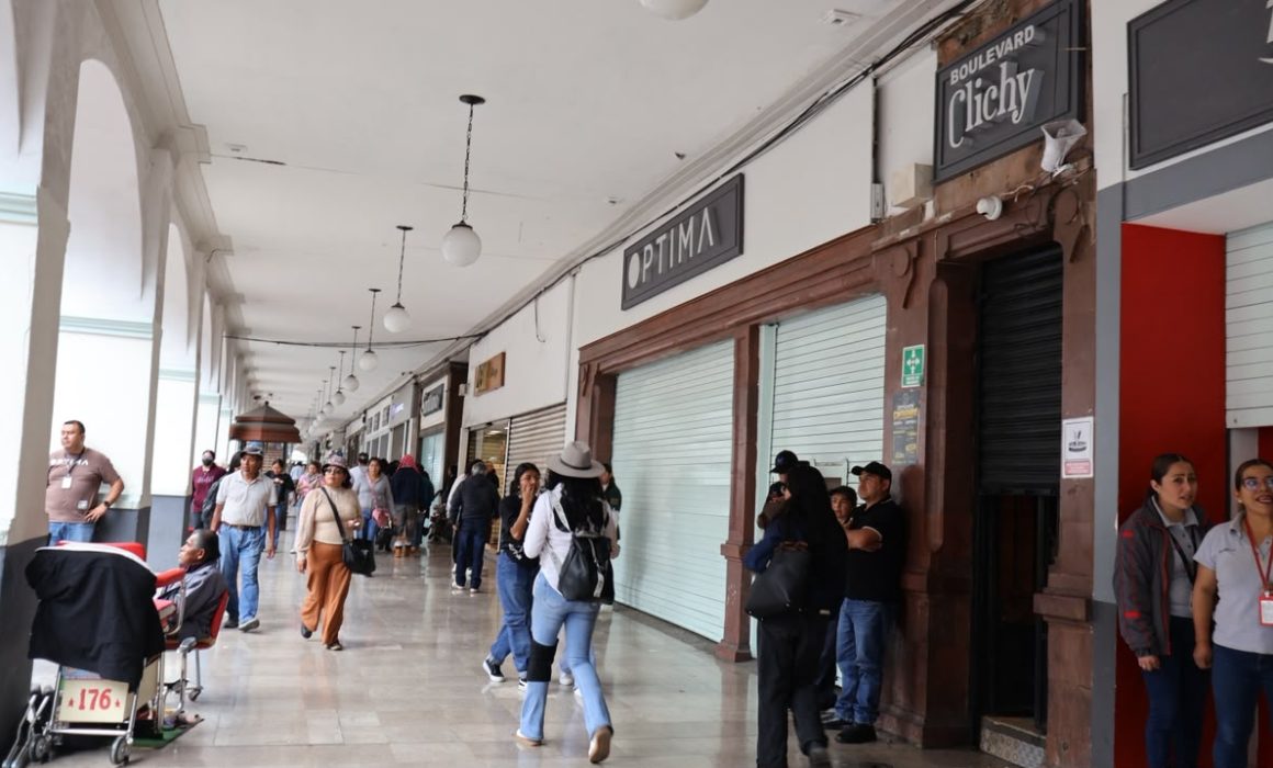 Cierran comercios de Toluca por marcha del 2 de octubre