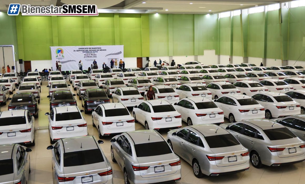Consiente SMSEM a profesores del Edomex con autos nuevos.