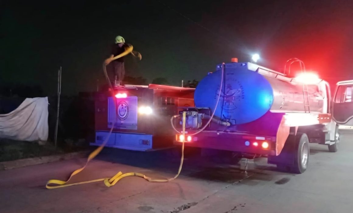 Controlan bomberos incendio junto a gasera en Cuautitlán Izcalli