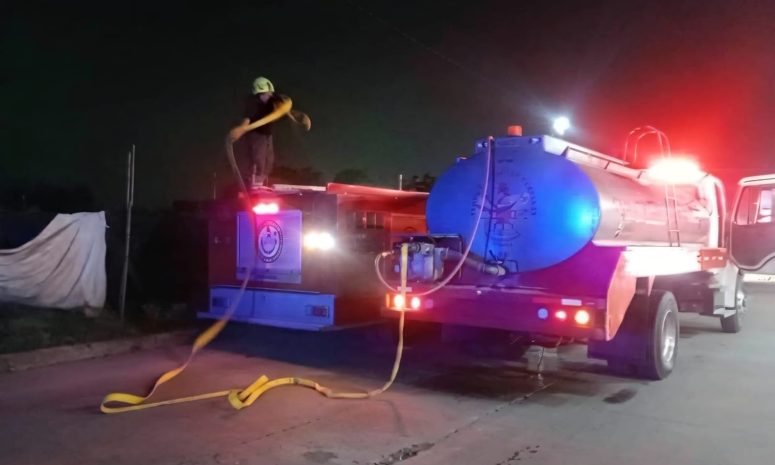 Controlan bomberos incendio junto a gasera en Cuautitlán Izcalli