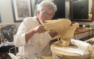 Crea Maestro Zárate escultura Ave de la libertad para Premio Quadratín