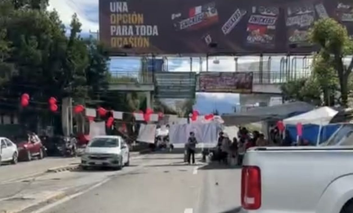 Cumplen trabajadores del IMSS cuarto día de bloqueo en Tollocan
