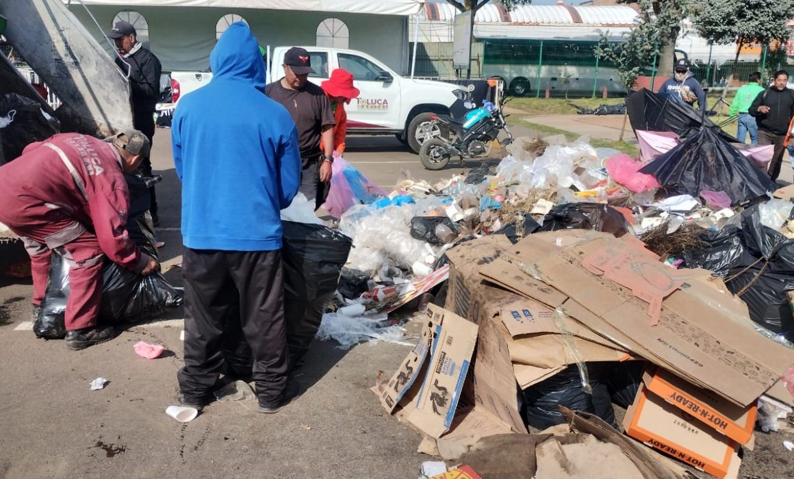 Deja Caifanes 5 toneladas de basura en Toluca