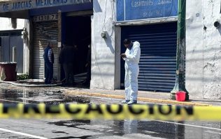 Deja incendio en jarciería de Toluca pérdidas y moviliza a la sociedad