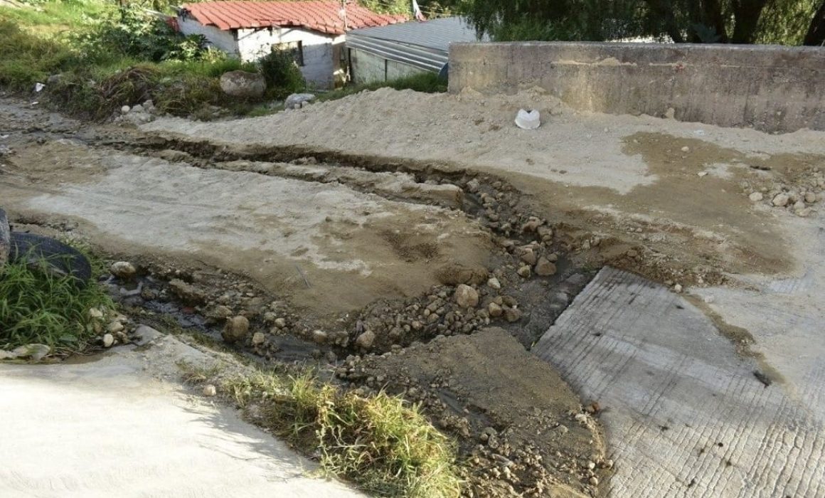 Denuncian colapso de drenaje y aguas negras en Ixtapaluca