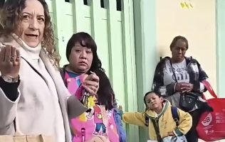 Denuncian padres presuntos abusos de directivas de kínder en Texcoco