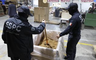 Desmantelan bodega con 60 toneladas de cigarros piratas en Huixquilucan