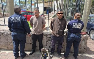 Detienen a dos por robo a Oxxo en Xalostoc; uno era buscado en Veracruz