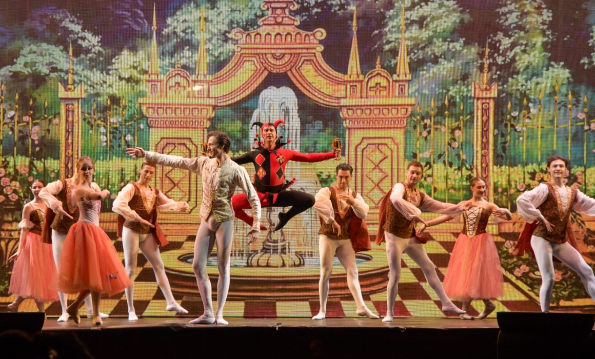 Disfrutan miles de familias el Ballet de Kiev durante Atzán 2026