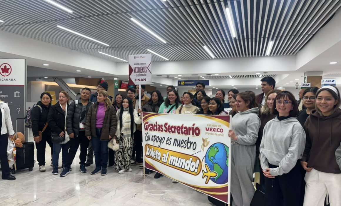 Emprenden viaje académico rumbo a China estudiantes de la UNEVT