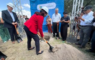 Encabeza Rosi Wong primera piedra de nuevo plantel en Tecámac