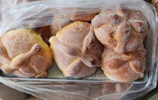 Endulza panadería de Huehuetoca el Día de Muertos con pan tradicional
