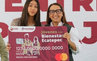 Entrega Ecatepec mil tarjetas de apoyo a universitarios