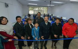 Entrega Pedro Rodríguez aula digital y 100 bancas a primaria de Atizapán