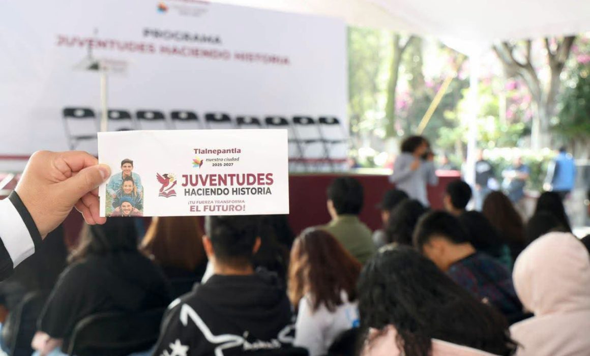 Entrega Raciel Pérez Cruz más apoyos para estudiantes de Tlalnepantla