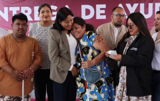 Entregan apoyos funcionales a personas con discapacidad en Chimalhuacán