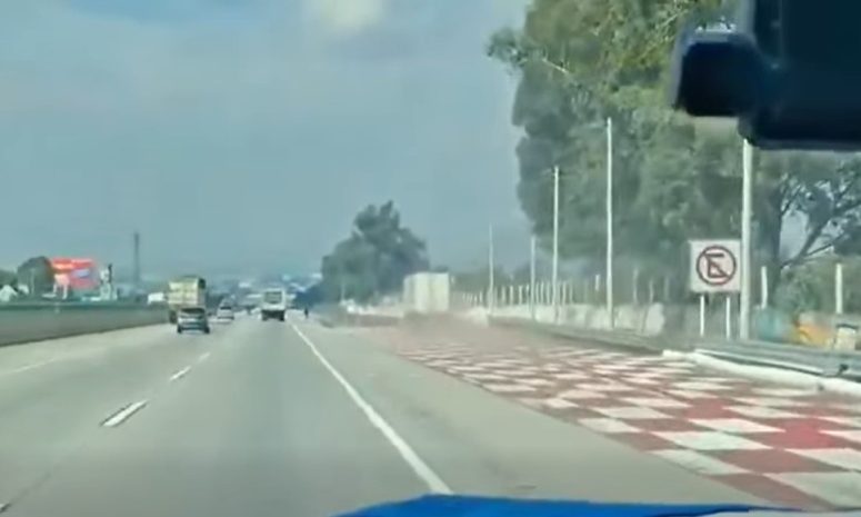 Evita trailero tragedia al usar rampa de emergencia en la México-Puebla
