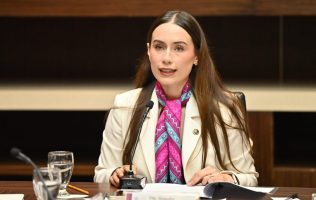 Exige Alejandra Figueroa abrir más espacios para jóvenes en Edomex