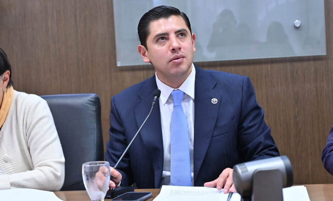 Exige Carlos Zurita frenar construcciones en zonas de riesgo del Edomex