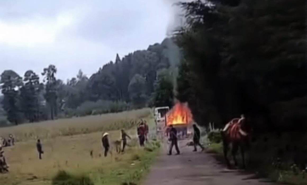 Explota camioneta con pirotecnia en Temascaltepec; hay un muerto