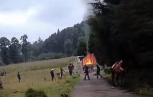 Explota camioneta con pirotecnia en Temascaltepec; hay un muerto