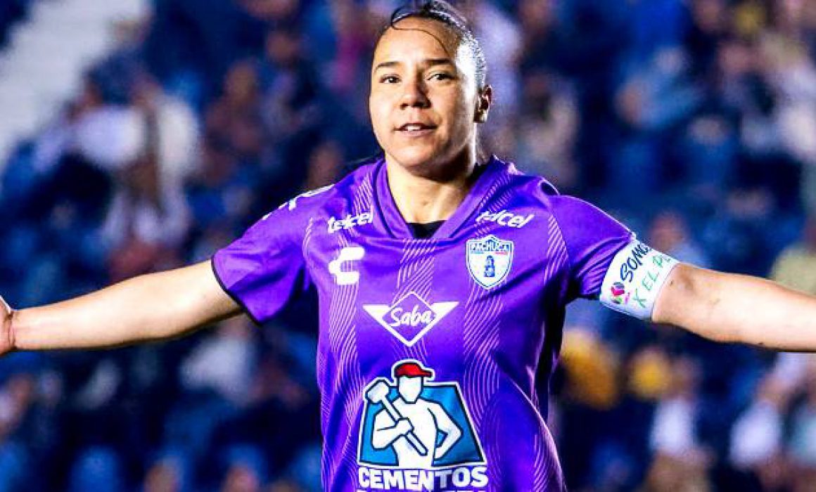 Gana Charlyn Corral premio a mejor delantera del mundo