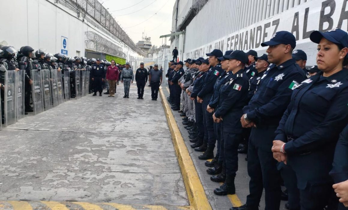 Hallan droga y memorias USB durante revisión en penal de Tlalnepantla