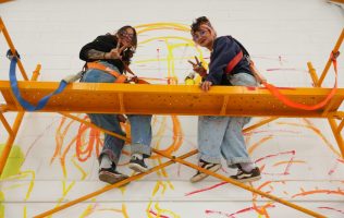 Impulsa Ecatepec arte urbano con murales creados por mujeres