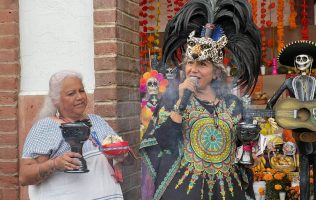 Inauguran ofrenda monumental de Día de Muertos en Amecameca