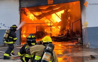 Incendio en León deja herido y mil evacuados