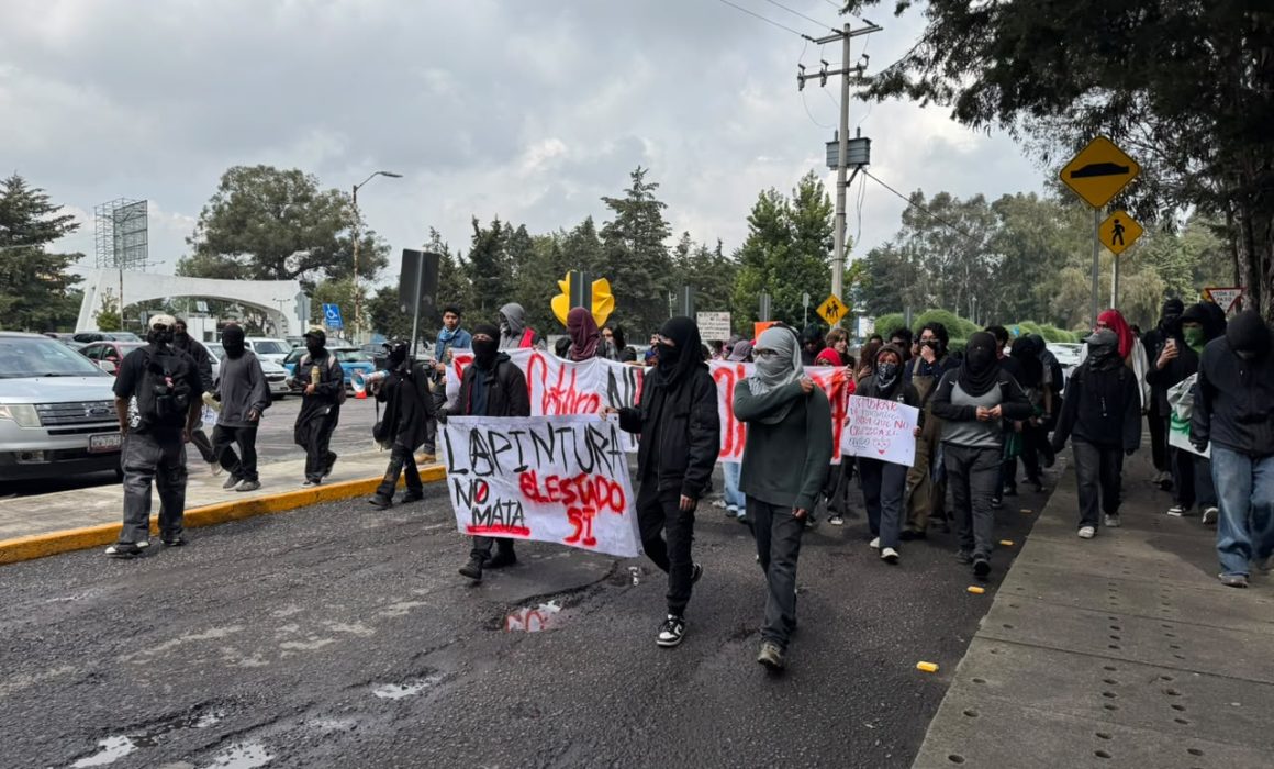 Inician estudiantes marcha del 2 de octubre en CU UAEMéx en Toluca