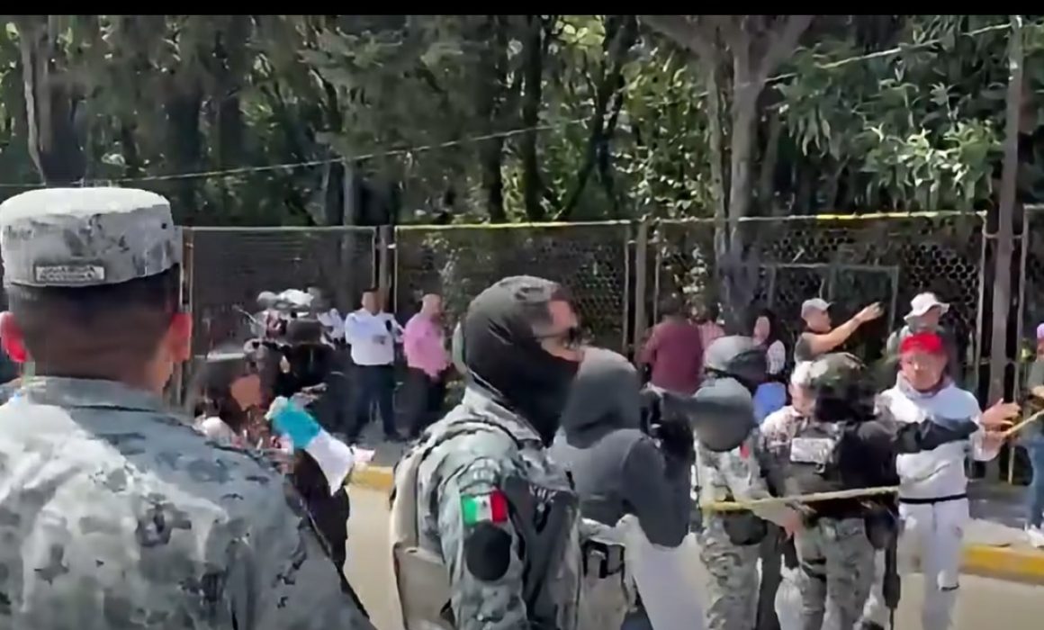 Intenta retirar GN a manifestantes en Naucalpan y se desata caos