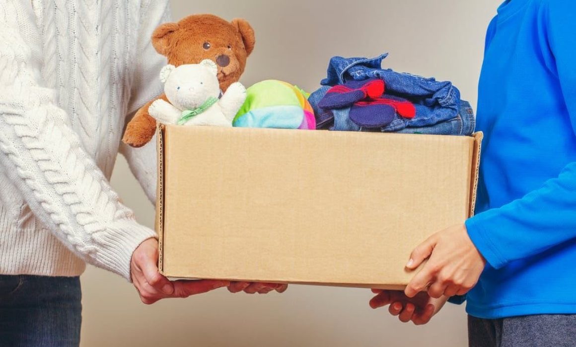 Invita Anuar Azar a donar ropa y juguetes para una casa hogar en Edomex