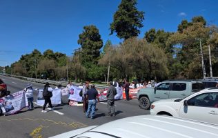 Irrumpen en la México-Toluca manifestantes por sus desaparecidos