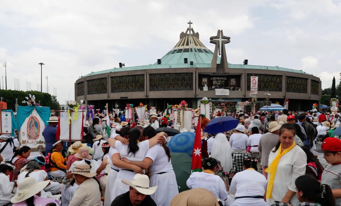 Llegan miles de peregrinos de Atlacomulco a la Basílica de Guadalupe