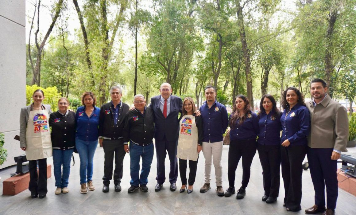 Llevan atole y tamales de Coacalco a la Cámara de Diputados