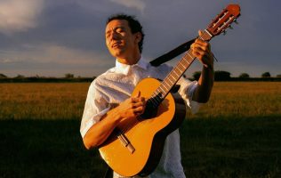 Llevará Santi Fiuri su romanticismo a Toluca y Metepec
