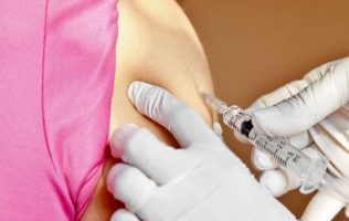 Mantiene Huixquilucan módulos de vacunación para toda la población