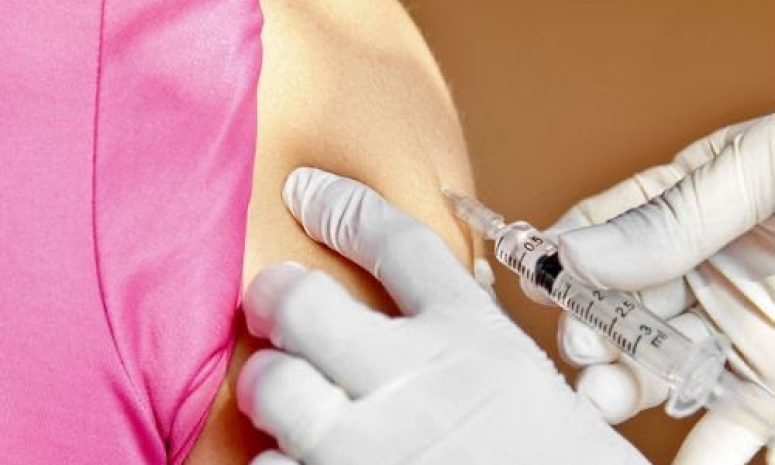 Mantiene Huixquilucan módulos de vacunación para toda la población