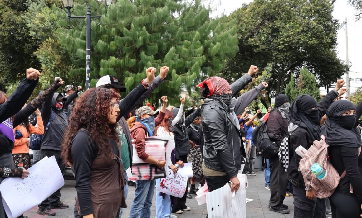 Marchan cientos en Toluca por Tlatelolco y Ayotzinapa